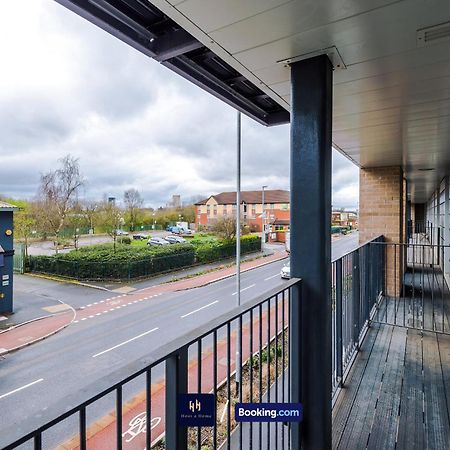 Modern 2 Bed Apartment With Balcony By Host A Home Manchester Esterno foto