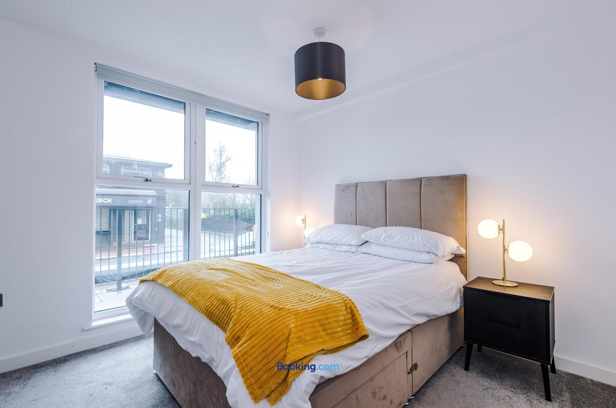 Modern 2 Bed Apartment With Balcony By Host A Home Manchester Esterno foto