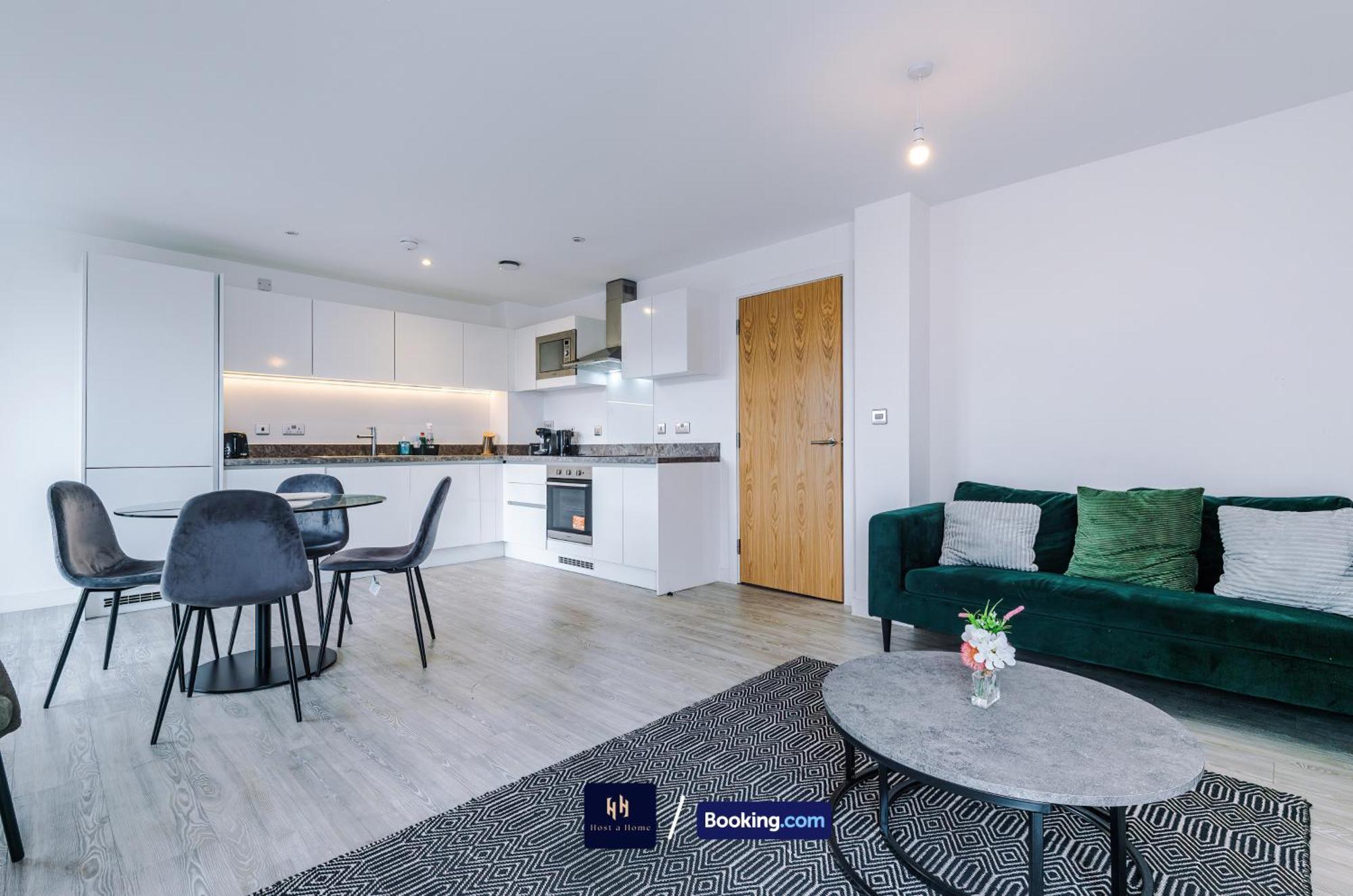Modern 2 Bed Apartment With Balcony By Host A Home Manchester Esterno foto