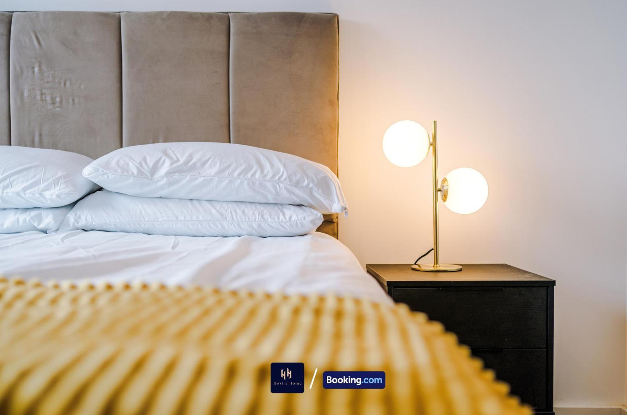 Modern 2 Bed Apartment With Balcony By Host A Home Manchester Esterno foto