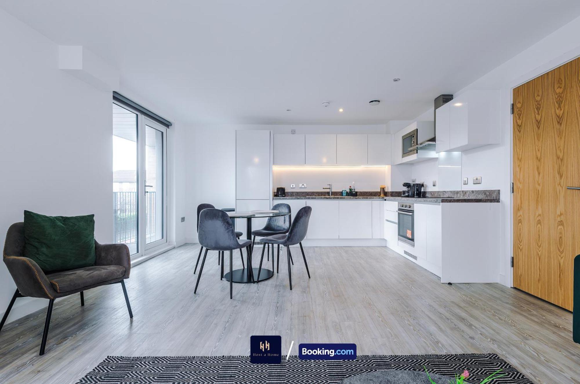 Modern 2 Bed Apartment With Balcony By Host A Home Manchester Esterno foto