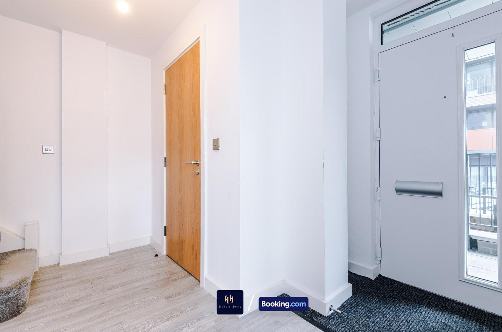 Modern 2 Bed Apartment With Balcony By Host A Home Manchester Esterno foto