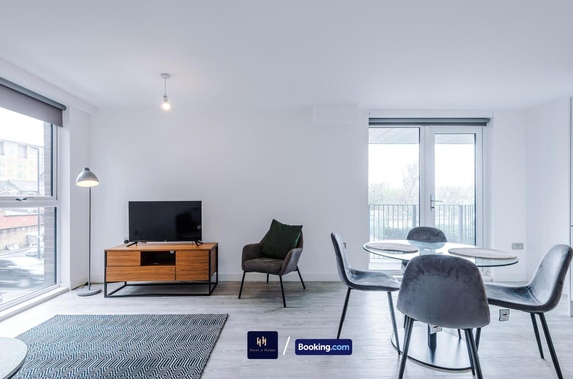 Modern 2 Bed Apartment With Balcony By Host A Home Manchester Esterno foto