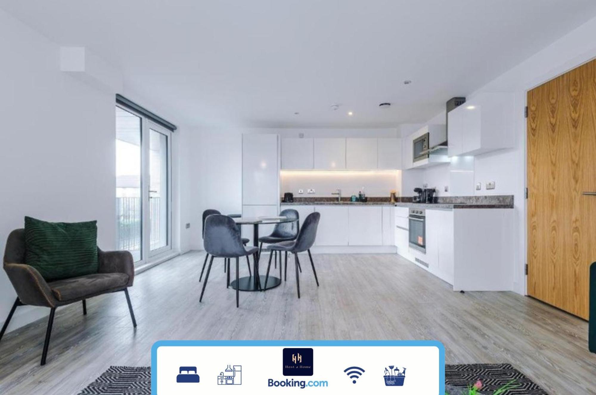 Modern 2 Bed Apartment With Balcony By Host A Home Manchester Esterno foto